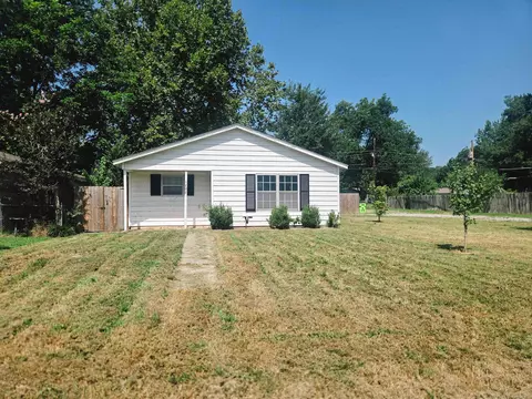 1202 S Wood St, Stuttgart, AR 72160