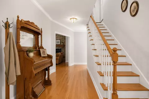 Entry Way - 420 Shadow Ln, Clinton, AR 72031 photo 3 of 6