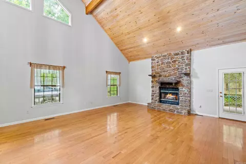 Living - 420 Shadow Ln, Clinton, AR 72031 photo 3 of 3