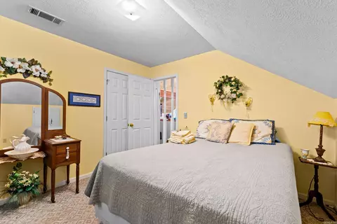 Bedroom - 420 Shadow Ln, Clinton, AR 72031 photo 5 of 7