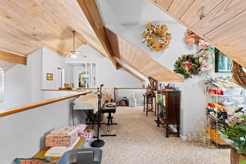 Entry Way - 420 Shadow Ln, Clinton, AR 72031 photo 4 of 6