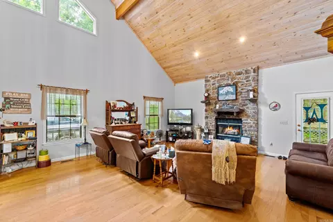 Living - 420 Shadow Ln, Clinton, AR 72031 photo 2 of 3