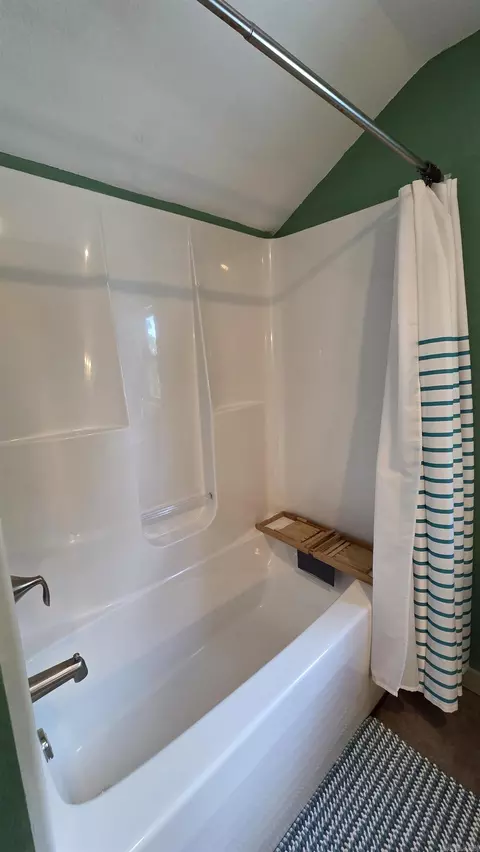 Bath - 189 Watersedge Ln, Edgemont, AR 72044 photo 6 of 9