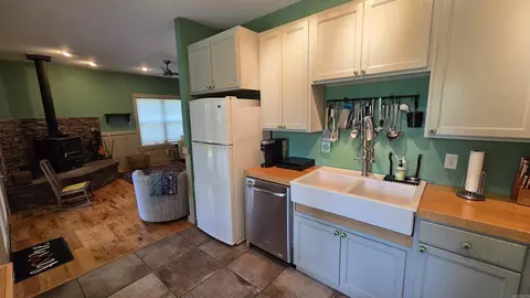 Kitchen - 189 Watersedge Ln, Edgemont, AR 72044 photo 3 of 4