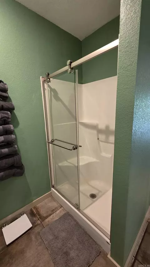 Bath - 189 Watersedge Ln, Edgemont, AR 72044 photo 8 of 9