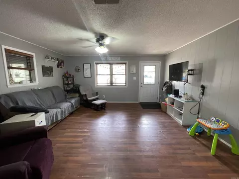 Living - 505 Blake Dr, Mena, AR 71953 photo 2 of 3