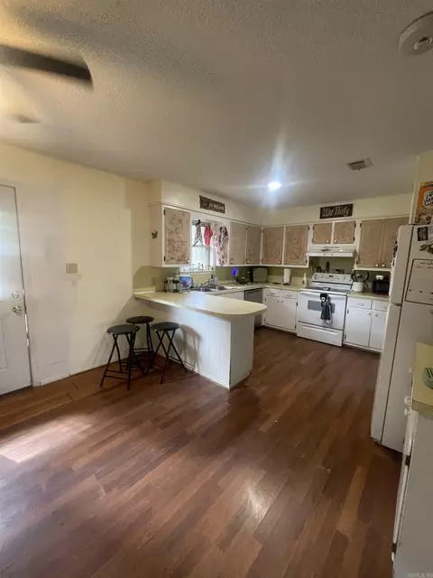Kitchen - 505 Blake Dr, Mena, AR 71953 photo 1 of 2