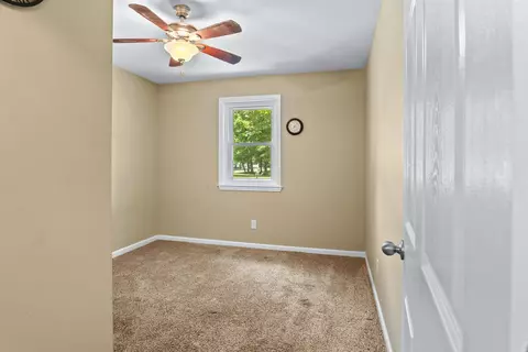Bedroom - 175 Charlie Loop Rd, Lonoke, AR 72086 photo 1 of 4
