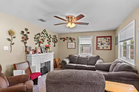 Living - 175 Charlie Loop Rd, Lonoke, AR 72086 photo 1 of 2