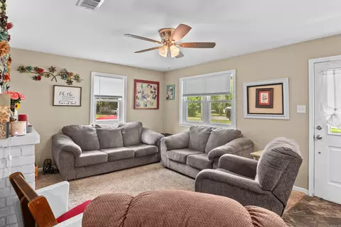 Living - 175 Charlie Loop Rd, Lonoke, AR 72086 photo 2 of 2
