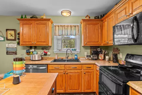 Kitchen - 175 Charlie Loop Rd, Lonoke, AR 72086 photo 2 of 3