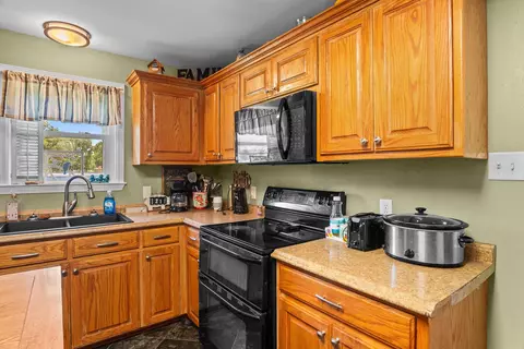 Kitchen - 175 Charlie Loop Rd, Lonoke, AR 72086 photo 3 of 3