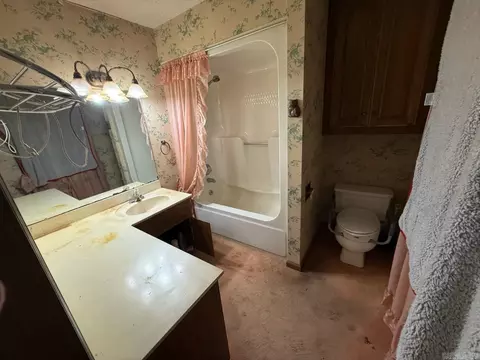 Bath - 5107 Middle Warren Rd, Pine Bluff, AR 71603 photo 1 of 4