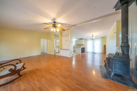 Living - 155 N 12th St, Mammoth Spring, AR 72554 photo 3 of 4