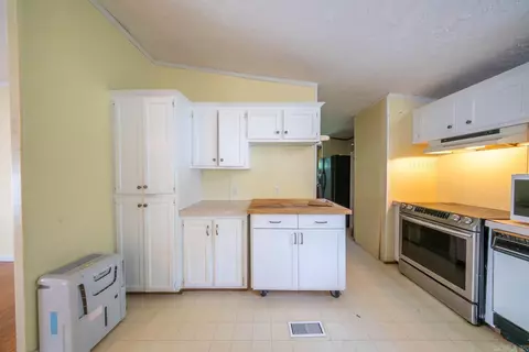 Kitchen - 155 N 12th St, Mammoth Spring, AR 72554 photo 5 of 5