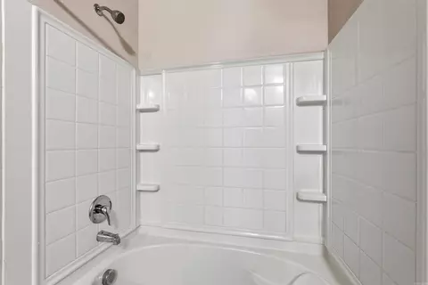 Bath - 1210 Mae Ln, Conway, AR 72032 photo 3 of 6