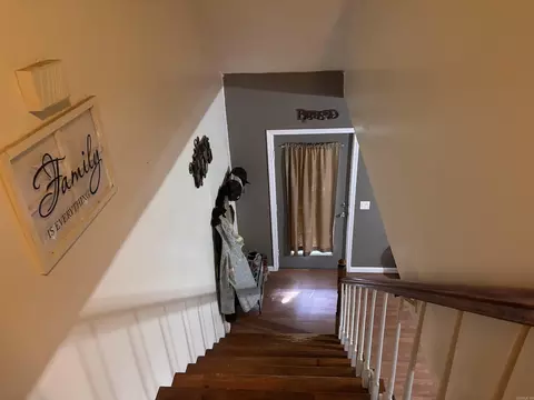Entry Way - 404 Cook Rd, Mountain View, AR 72560 photo 2 of 4