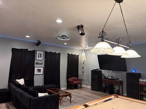 Living - 404 Cook Rd, Mountain View, AR 72560 photo 3 of 3