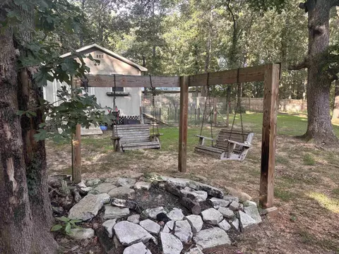 Exterior - 404 Cook Rd, Mountain View, AR 72560 photo 2 of 3