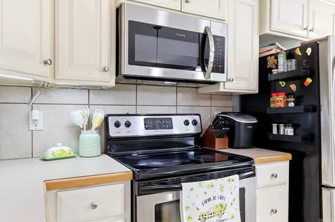 Kitchen - 26 Lakeside Dr, Ward, AR 72176 photo 4 of 6