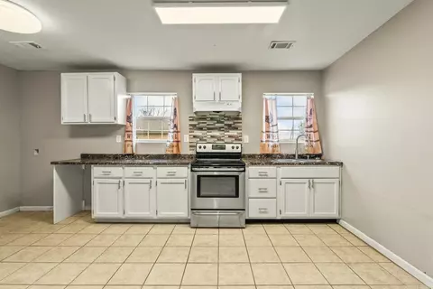 Kitchen - 6 Crooked Creek Rd, Conway, AR 72032 photo 2 of 2