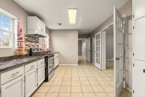 Kitchen - 6 Crooked Creek Rd, Conway, AR 72032 photo 1 of 2