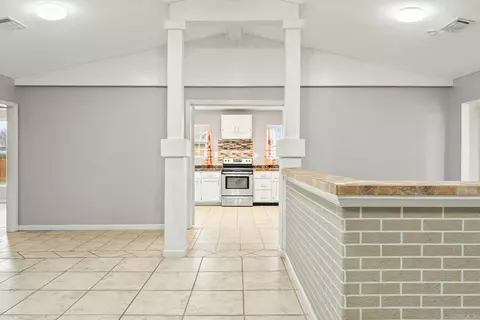 Entry Way - 6 Crooked Creek Rd, Conway, AR 72032 photo 1 of 2