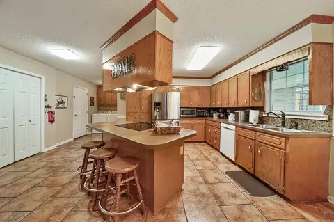 Kitchen - 1806 Pinewood, Beebe, AR 72012 photo 2 of 3