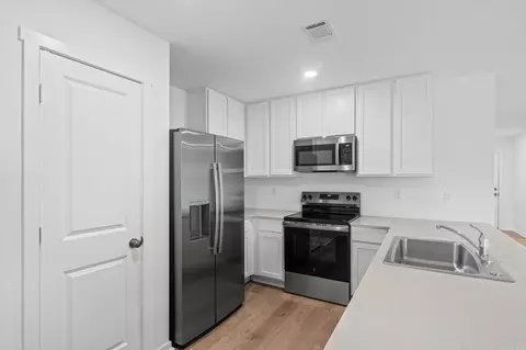 Kitchen - 205 Flat Wood Ave, Benton, AR 72015 photo 2 of 4