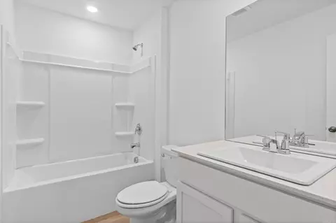 Bath - 205 Flat Wood Ave, Benton, AR 72015 photo 2 of 2