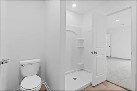 Bath - 205 Flat Wood Ave, Benton, AR 72015 photo 1 of 2