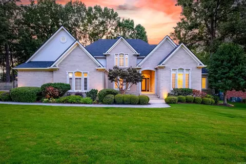 18 Hickory Creek Dr, Little Rock, AR 72212