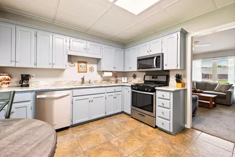 Kitchen - 1403 Overview Cv, Benton, AR 72015 photo 1 of 5