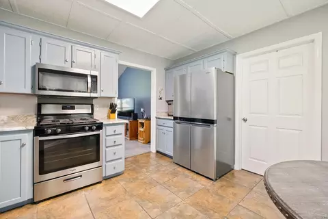 Kitchen - 1403 Overview Cv, Benton, AR 72015 photo 3 of 5