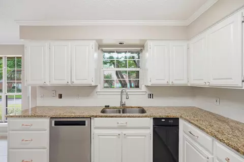 Kitchen - 1500 John Ed Cir, Conway, AR 72034 photo 3 of 5