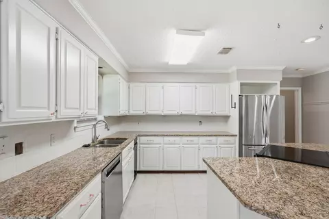 Kitchen - 1500 John Ed Cir, Conway, AR 72034 photo 4 of 5