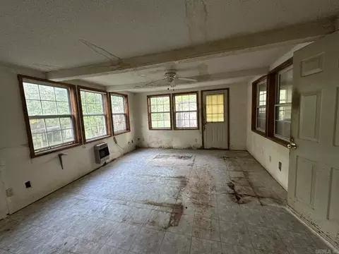 Living - 10 Madolyn Dr, Ash Flat, AR 72513 photo 1 of 3