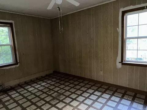 Bedroom - 10 Madolyn Dr, Ash Flat, AR 72513 photo 2 of 3