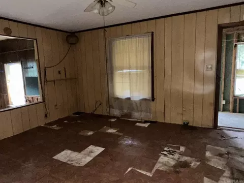 Living - 10 Madolyn Dr, Ash Flat, AR 72513 photo 2 of 3