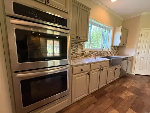 Kitchen - 242 Arthur Kirk Rd, Beebe, AR 72012 photo 4 of 8