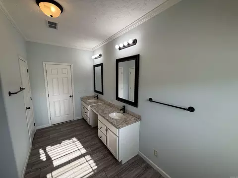 Bath - 242 Arthur Kirk Rd, Beebe, AR 72012 photo 4 of 5