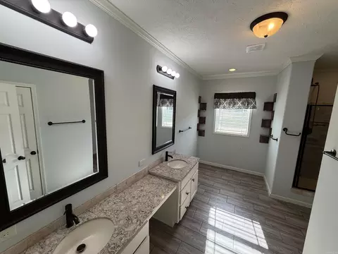 Bath - 242 Arthur Kirk Rd, Beebe, AR 72012 photo 3 of 5