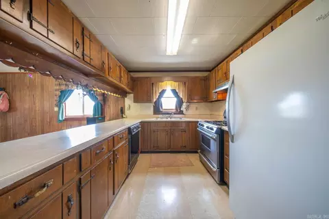 Kitchen - 189 E Wirth Rd, Mammoth Spring, AR 72554 photo 1 of 1