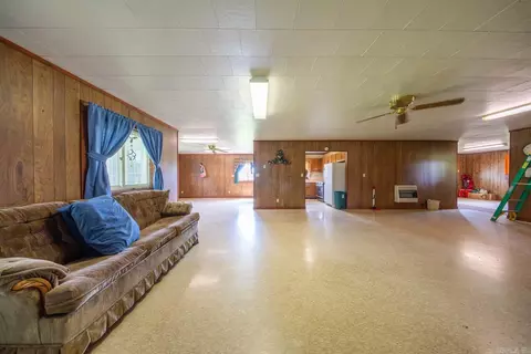 Living - 189 E Wirth Rd, Mammoth Spring, AR 72554 photo 3 of 4