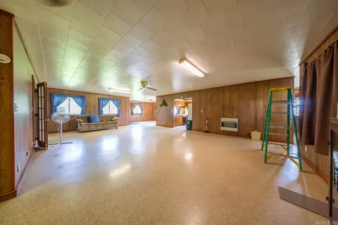 Living - 189 E Wirth Rd, Mammoth Spring, AR 72554 photo 4 of 4