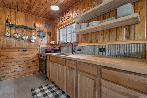 Kitchen - 386 Arrowpoint Rd, Royal, AR 71968 photo 5 of 6