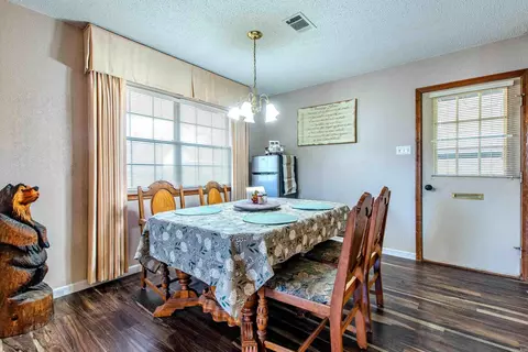 Dining - 311 E 2nd St, Lonoke, AR 72086 photo 1 of 4