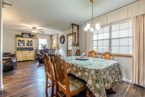 Dining - 311 E 2nd St, Lonoke, AR 72086 photo 3 of 4