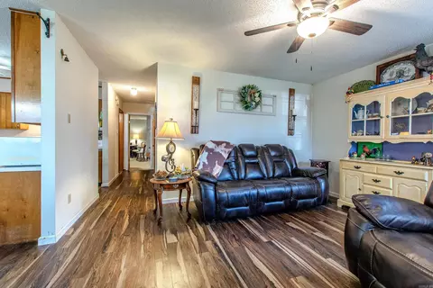 Entry Way - 311 E 2nd St, Lonoke, AR 72086 photo 1 of 2