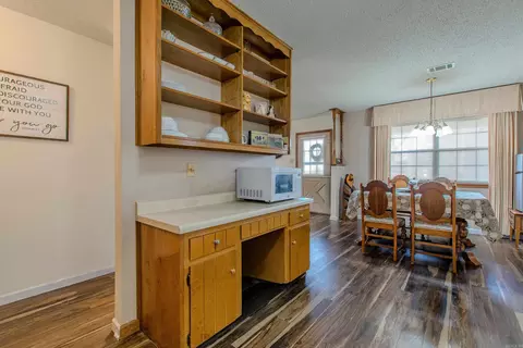 Dining - 311 E 2nd St, Lonoke, AR 72086 photo 4 of 4